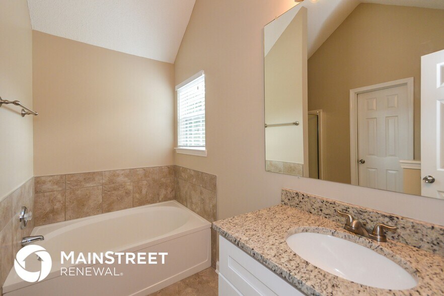 Building Photo - 5014 River Overlook Way