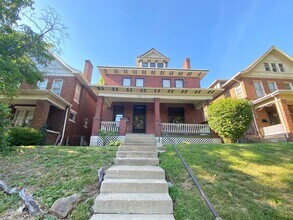 Building Photo - 28 E Northwood Ave