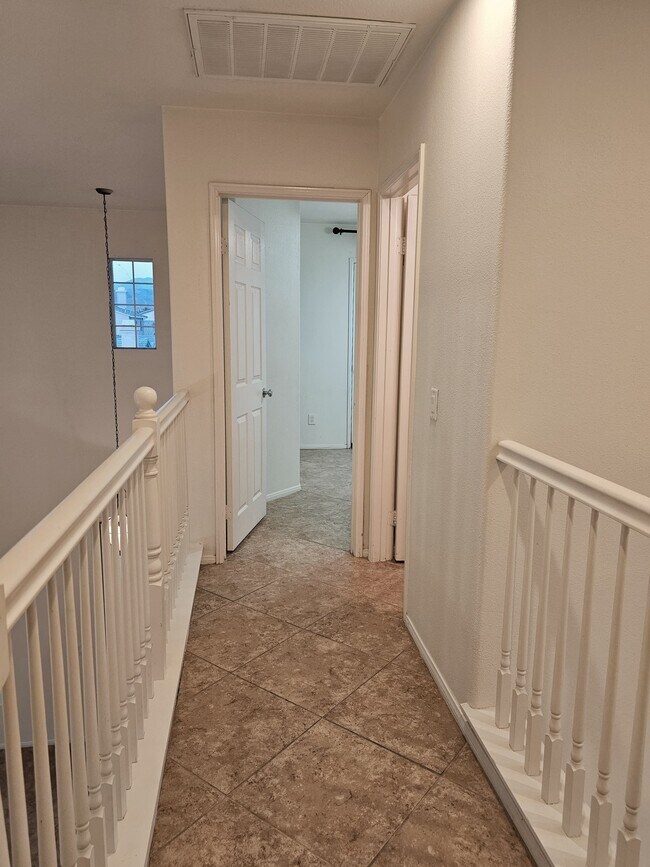 Building Photo - 80575 Stortford Avenue