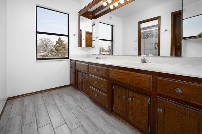 Building Photo - 2400 Northwood Ln