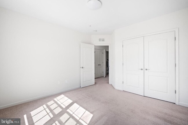 Building Photo - 22926 Spicebush Dr