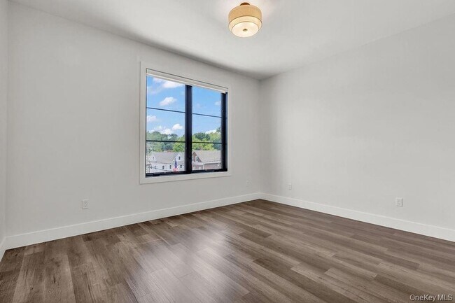 Building Photo - 185-191 Ashford Avenue Unit 12