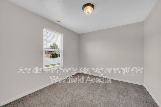 Building Photo - 25 E 2250 N
