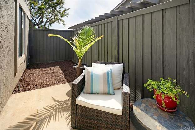 Building Photo - 323 Streamwood-