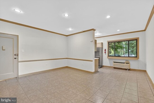 Building Photo - 4114 Davis Pl NW