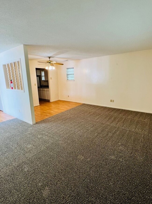 Building Photo - Upper Level Unit