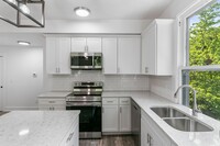 Building Photo - 302 Stuart Ave