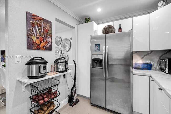 Building Photo - 13715 Kendale Lakes Cir