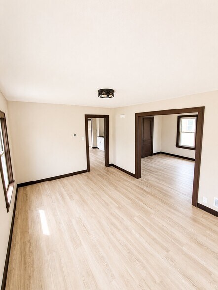 Building Photo - 1329 W Commercial St