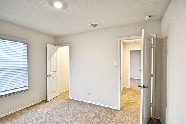Building Photo - 2934 Wolfcreek