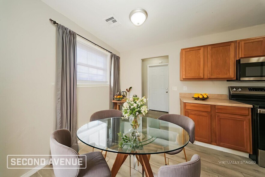 Building Photo - 3400 Overland Dr