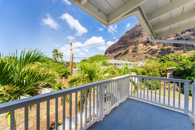 Building Photo - Furnished Luxury Ocean Front Estate in Waianae with Old Hawaii rural setting- 3/5 Luxury, 2 story...