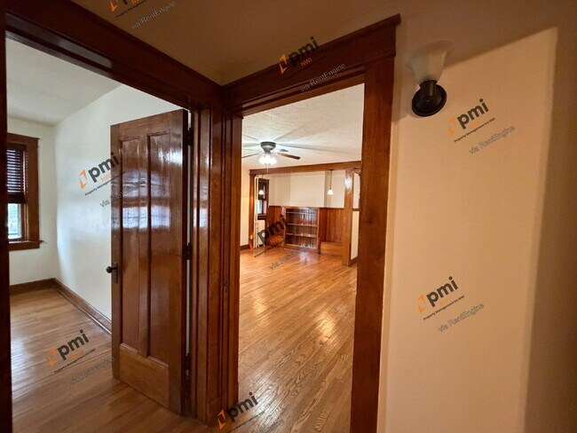 Building Photo - 710 Perry St
