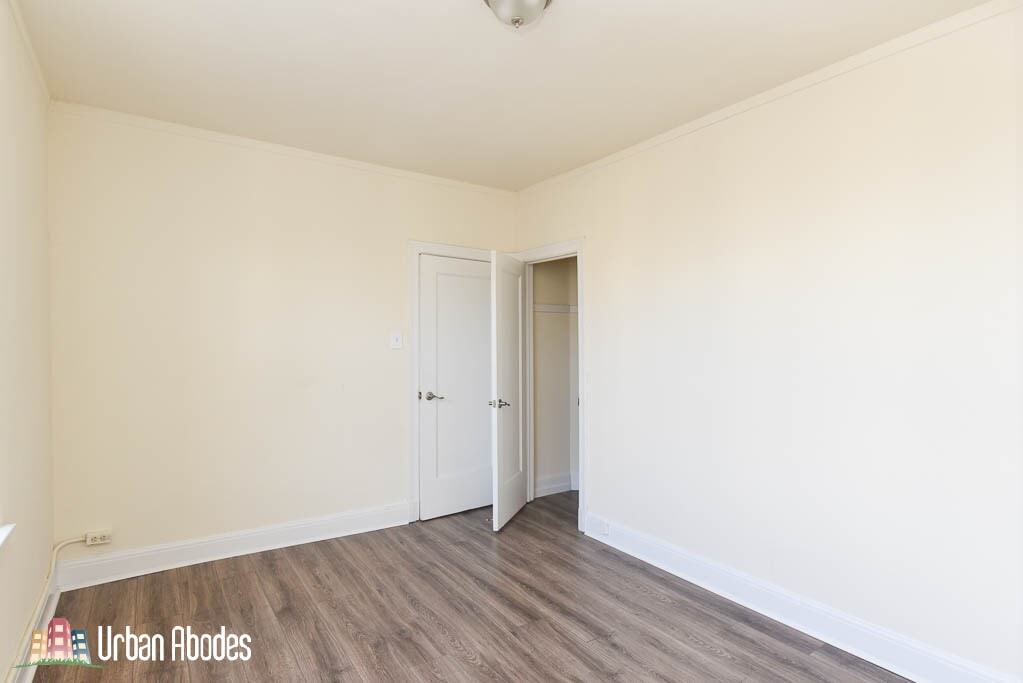 Building Photo - 3314 W Diversey Ave