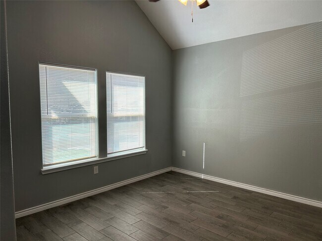 Building Photo - 16956 W Ivanhoe St