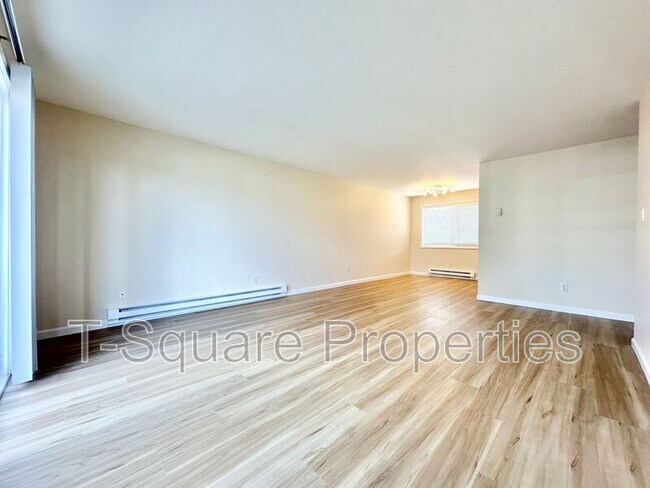 Building Photo - 325 5th Ave S