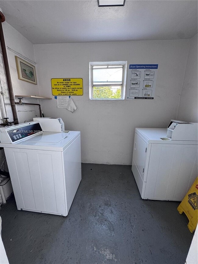 Building Photo - 1400 SW 27th Ave