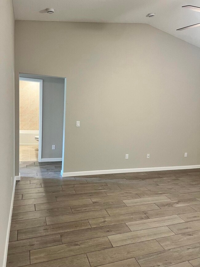 Building Photo - 5951 NW Baynard Dr