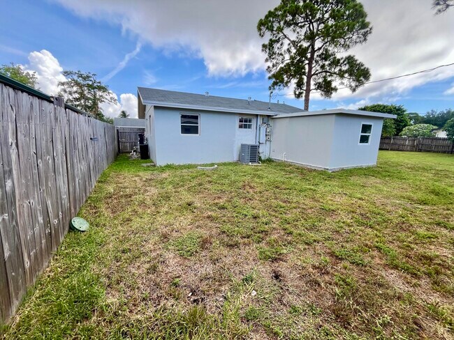 Building Photo - 3566 Ivanhoe Ave