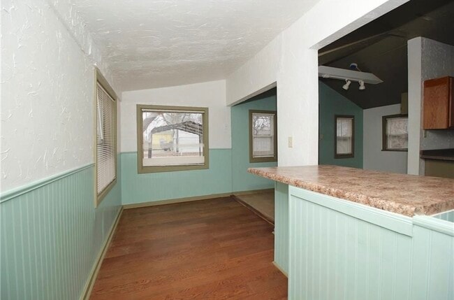 Building Photo - 301 S 3rd St