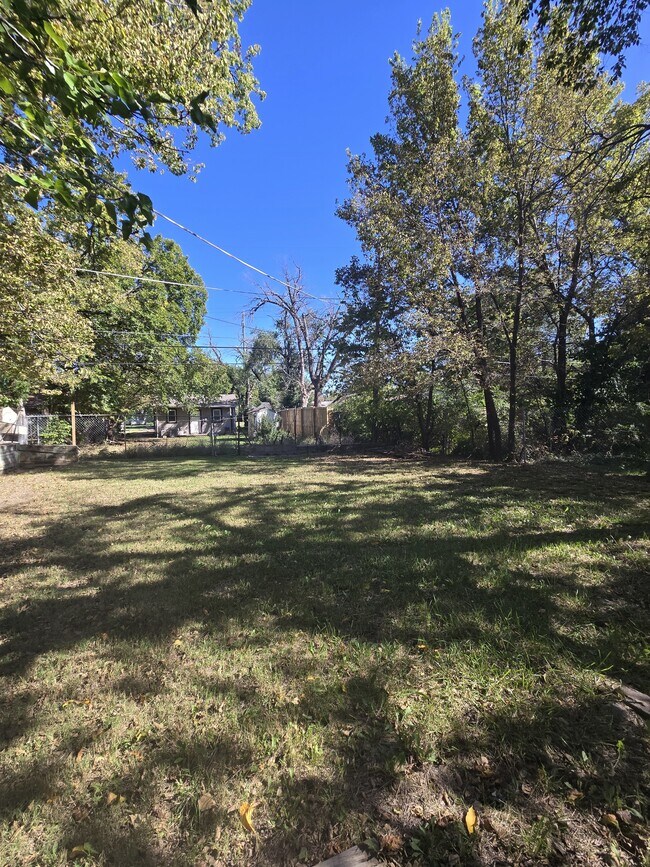 Building Photo - 1334 N Estelle St