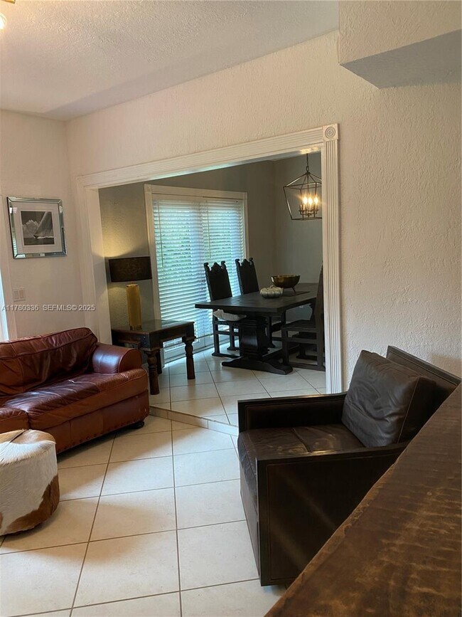 Building Photo - 5495 SW 68th Ave