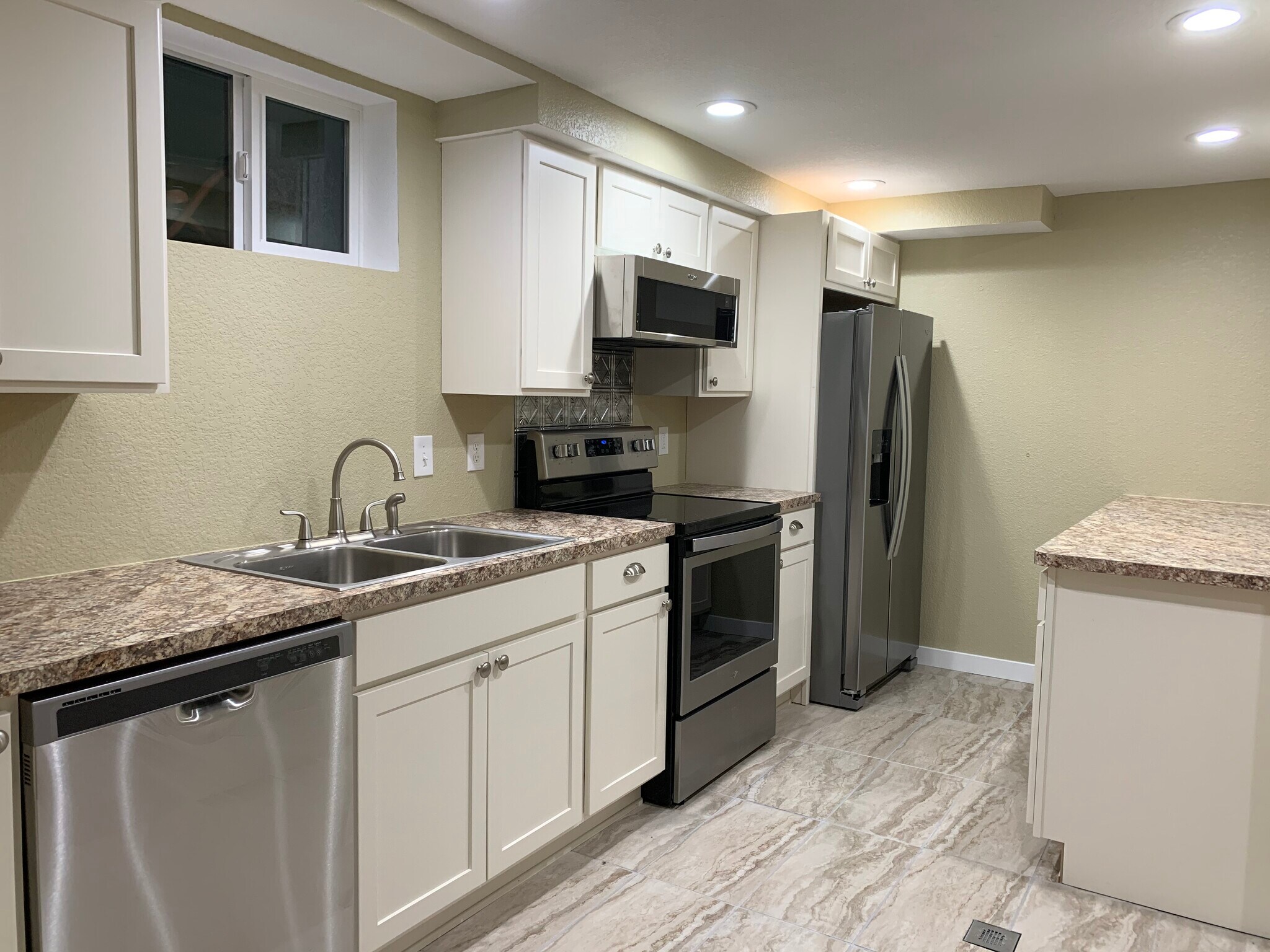 Kitchen - 1851 Jolene Dr