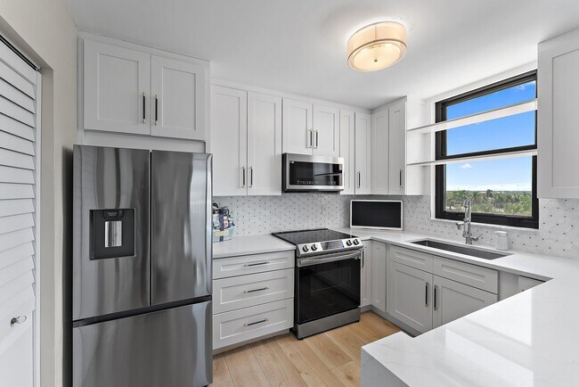 Building Photo - 651 Okeechobee Blvd