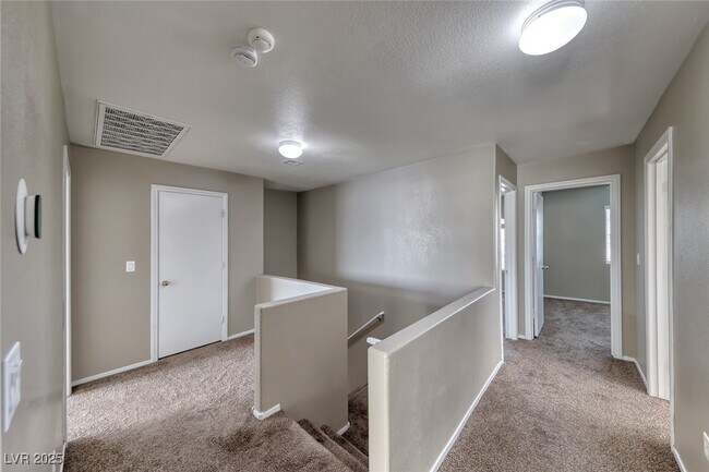 Building Photo - 7237 Twin Maples Ct
