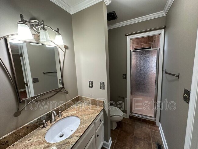 Building Photo - 204 Woodside Ave