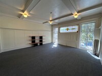 Building Photo - Spacious, Studio , One Bath Unit.