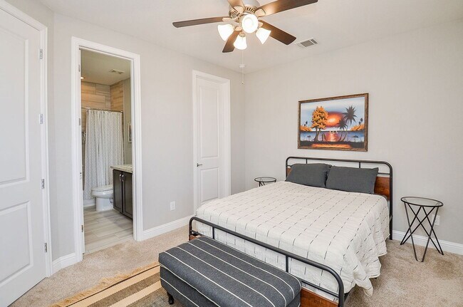 Building Photo - 1223 W 19th St