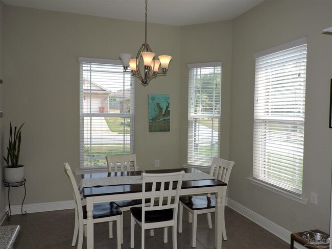 Building Photo - 5643 Vendome Ct