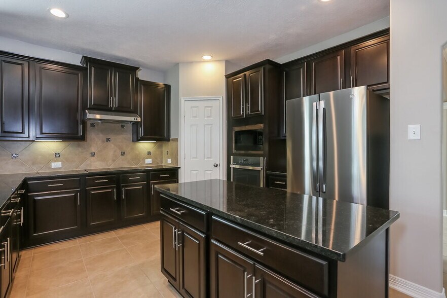 Building Photo - 8402 Oak Knot Dr