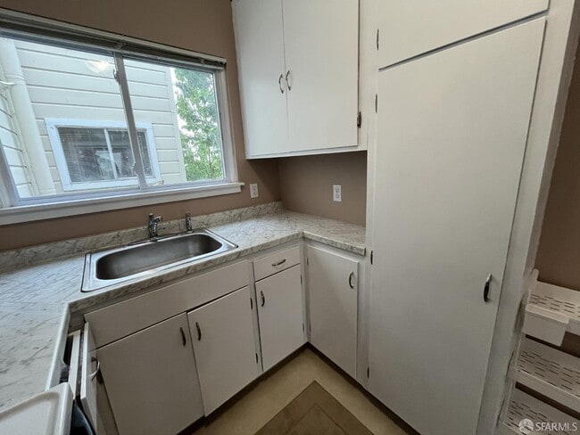 Building Photo - 124 Rivoli St