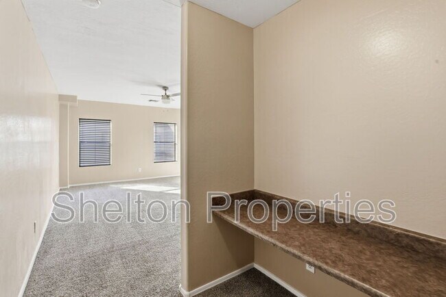 Building Photo - 15818 N 25th St