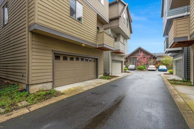 Building Photo - 14215 SW Burlwood Ln