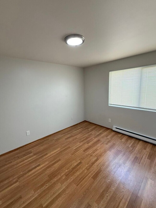 Building Photo - 3-Bedroom North Green Lake Townhouse-Style...