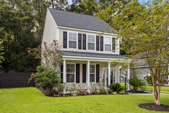 Building Photo - Charming Summerville Rental