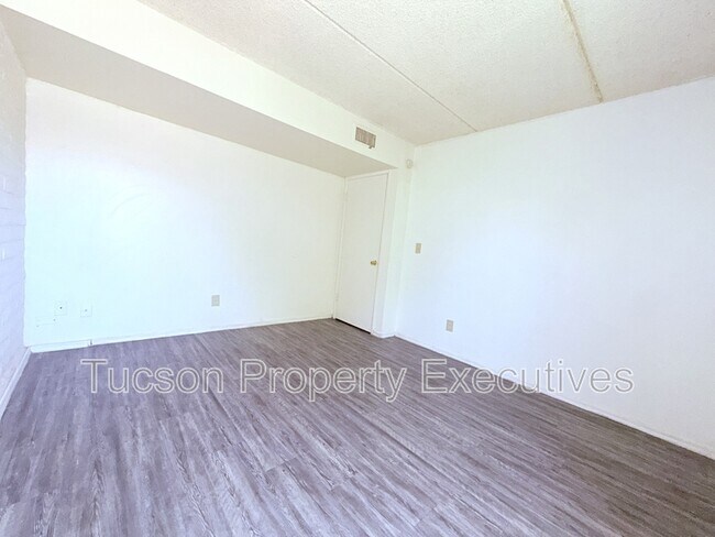 Building Photo - 20 N Leonora Ave