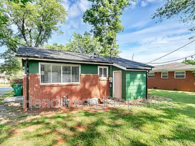 Building Photo - 2244 English Dr