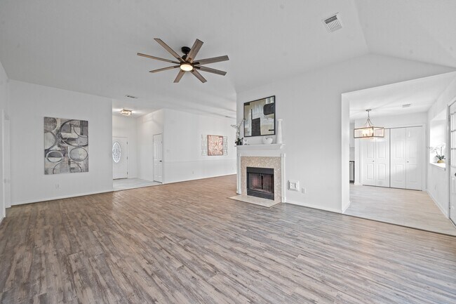 Building Photo - 22719 Old Church Ln