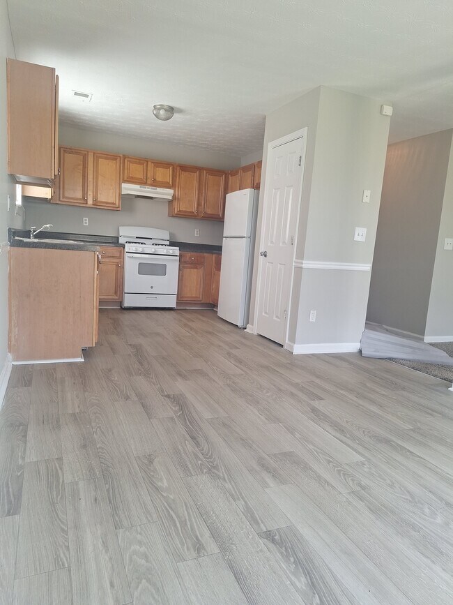 Building Photo - 5646 One Lake Way