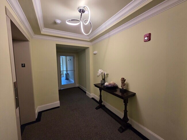 Building Photo - 286 Main St