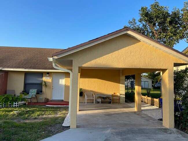 Building Photo - 4939 SE Salvatori Rd