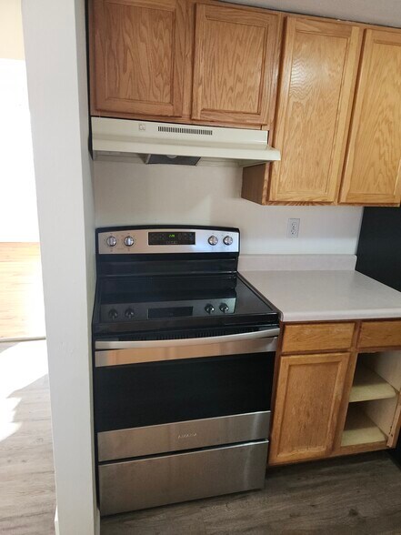 New oven - 11461 W 107th Pl