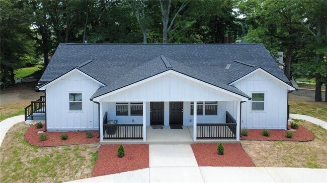 Building Photo - 317 Stokes Ave