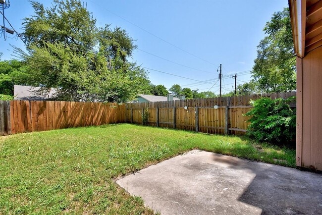 Building Photo - 418 Linden St