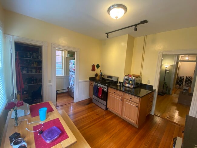 Building Photo - 20 Norris St