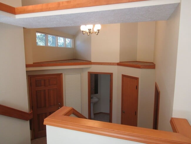 Building Photo - Split Level Two Bedroom Duplex